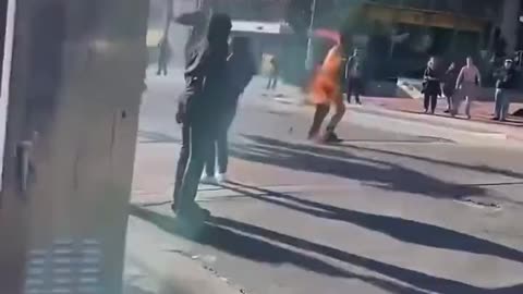 Bystanders try to help a man that's on fire