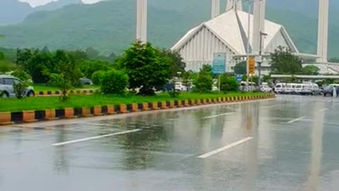 "Mesmerizing Rainfall Embrace: Faisal Mosque & Islamabad's Enchanting Roads"