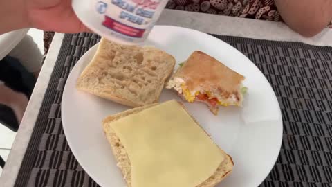 How to make egg sandwich with cream cheese & cheese