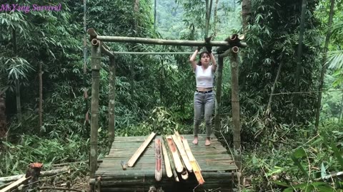 Girl building bamboo house alone in the forest,Find food in the stream