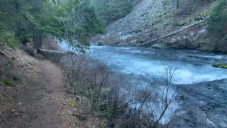 White Water Rapids – Metolius River – Central Oregon – 4K