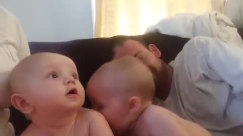 10 Must-See Videos of Cute and Funny Twin Babies: Adorable Moments and Hilarious Antics