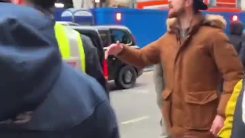 Brazilian protesters was Hassled by 3 people because the woman was holding an Israel flag