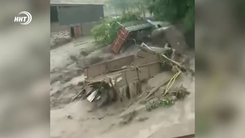 The rain stream carries away cars: the elements hit Dagestan