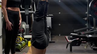 Man Shows off Intense Core Workout