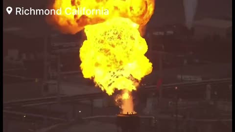 🚨BREAKING: Intense flaring Erupts at Chevron Richmond Refinery as Power Failure