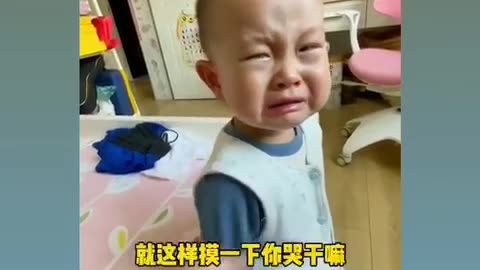 Funny baby reaction!😂😂😂