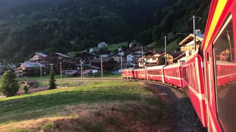 Comboio Rhb Trilho Ferrovia Suíça Estação