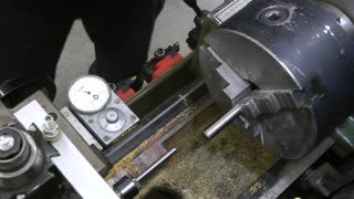 Coos Cues-Adjusting Router Parallel to Chuck W/O A Dial Indicator