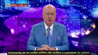 O locutor australiano, Alan Jones, educa totalmente um painel de fanáticos do clima