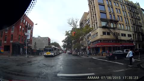 iPhone Bicycle Thief in NYC Caught on Dashcam in Pursuit