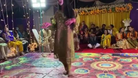 Pakistani tiktoker girl mano dance video on mera dil ye pukaare aaja