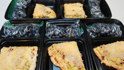 WEEKLY MYWW MEAL PREP BACON B-FAST PIZZA 2SP DBL CHOCOLATE MUFFINS BARLEY & STRAWBERRY SALAD!!