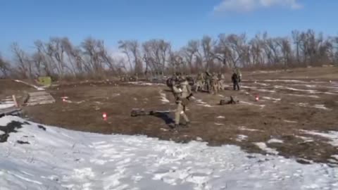 At the training ground in the DPR, operators of the Swedish-British ATGM "NLAW" are being trained