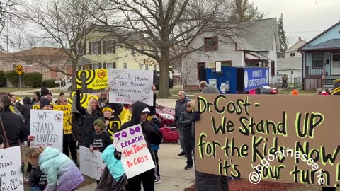 Children say take the 5G tower down in a recent protest in USA at Washington Elementary