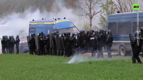 French anti-reservoir protest turns violent