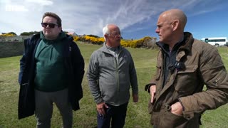 Veterans make 'emotionally challenging' return to Falkland Islands – BBC News