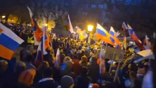 Thousands of people sing Russian songs in front of the US embassy in Slovakia