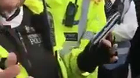 Daddy Dragon arrested outside Buckingham Palace petition the Queen 2018