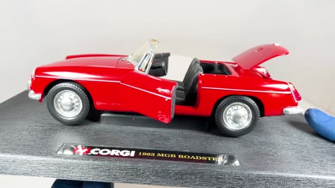 Corgi 1963 MGB Roadster Tartan Red 1:18 Scale Vintage Rare Collectable