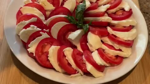 Caprese Salad!! #shorts #fyp #viral #chef #food #recipe #cooking #trending #cheese #italian