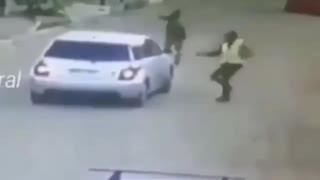 Driver gets robbed then driver fights back.
