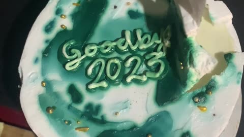 New Years Cake Fail With Unfortunate Message