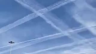 CHEMTRAILS LIKE THESE ARE WHY YOU SEE SO MANY THINGS IN THE SKIES ABOVE