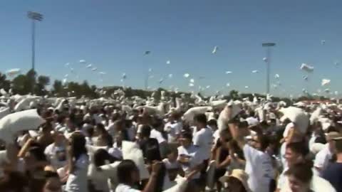 Pillow fight record smashed