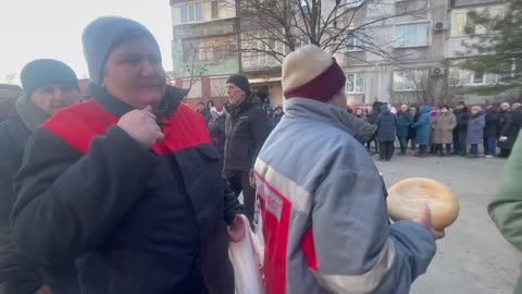 Mariupol emerges from the siege. “May God grant you health!”