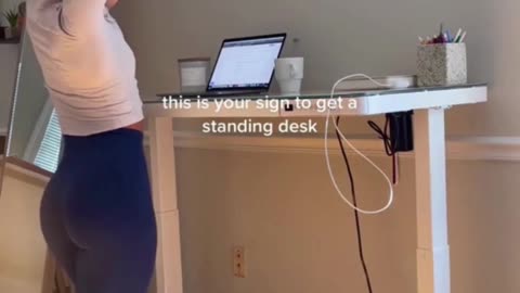 The Benefits Of A Standing Desk!!