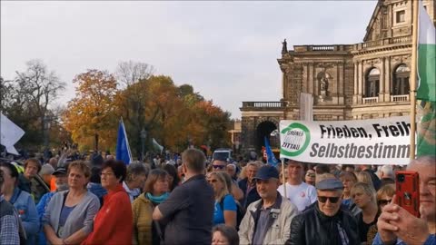 TAG DER FREIHEIT - DRESDEN, Theaterplatz, 29 10 2022 - Beitrag NINE, offiz. Eröffnung MARCUS FUCHS