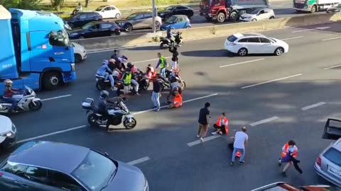 Los activistas portugueses del clima intentan bloquear una carretera