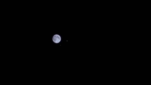 Strange objects in front of the moon over Castres, France