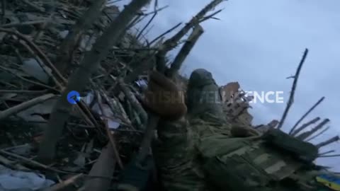 Intense Footage of Ukrainians Draging their Friend to Safty