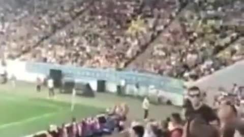 Ukraine: fans in stadium do fascist/Nazi salute