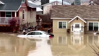 'Devastating' floods in Canada spark evacuations