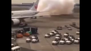 Pilot accidentally sets off chem trail while on the ground.