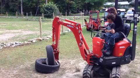 Jims Excavator #35 - Gabe trying out the kubota K008-3 excavator.