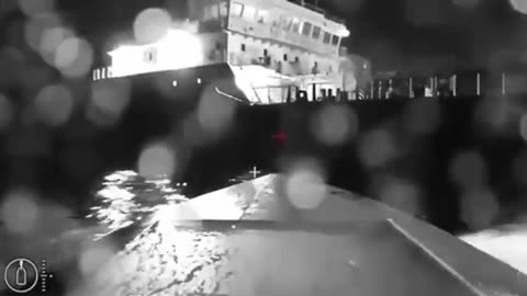 Ukrainian USV video showing the assault against Russian oil tanker “Sig”.