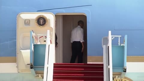 Obama Yells at Bill Clinton to Get on Air Force One