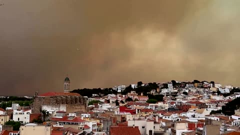 Wildfires rage on Spain's border with France