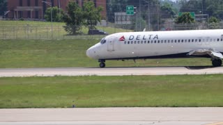 Delta Flight 1569 arriving at St Louis Lambert Intl - STL