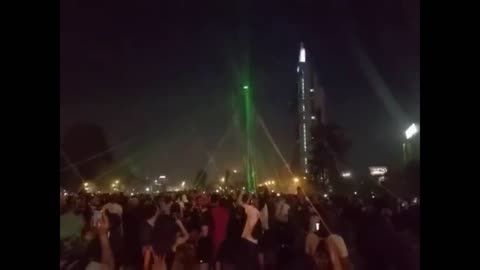 Chile_ Protesters bring down a police drone using dozens of laser pointers