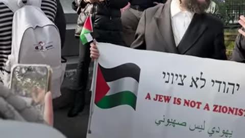 Anti-zionist jewish rabbi is sneaky