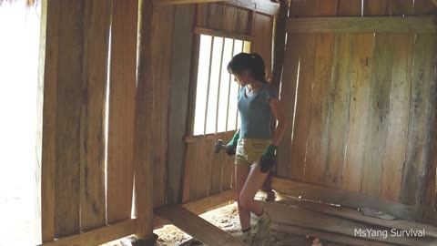 Video of 60 days of building a wooden house with a bamboo roof in the mountains