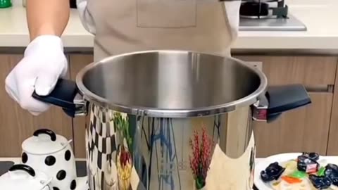 Easily open pressure cooker