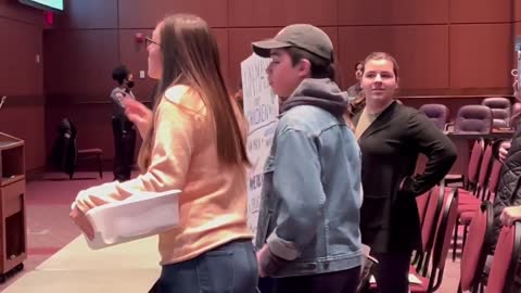 ⚡Loudoun School Board meeting descends into chaos over mask mandate