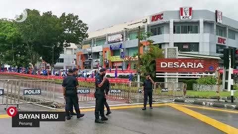 GE15_ Candidates walkabout at Bayan Baru nomination centre