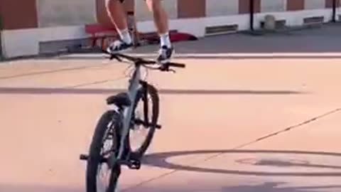 Bicycly stunt very beautiful 😻 recpect
